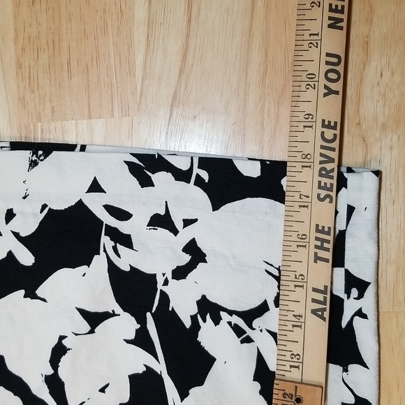 Banana Republic Skirt, Size 10P - Picture 10 of 11